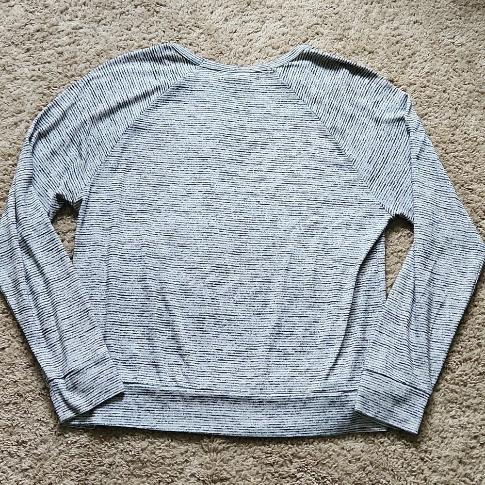 Time and Tru Black and White Knit Top, Size L - Picture 6 of 6